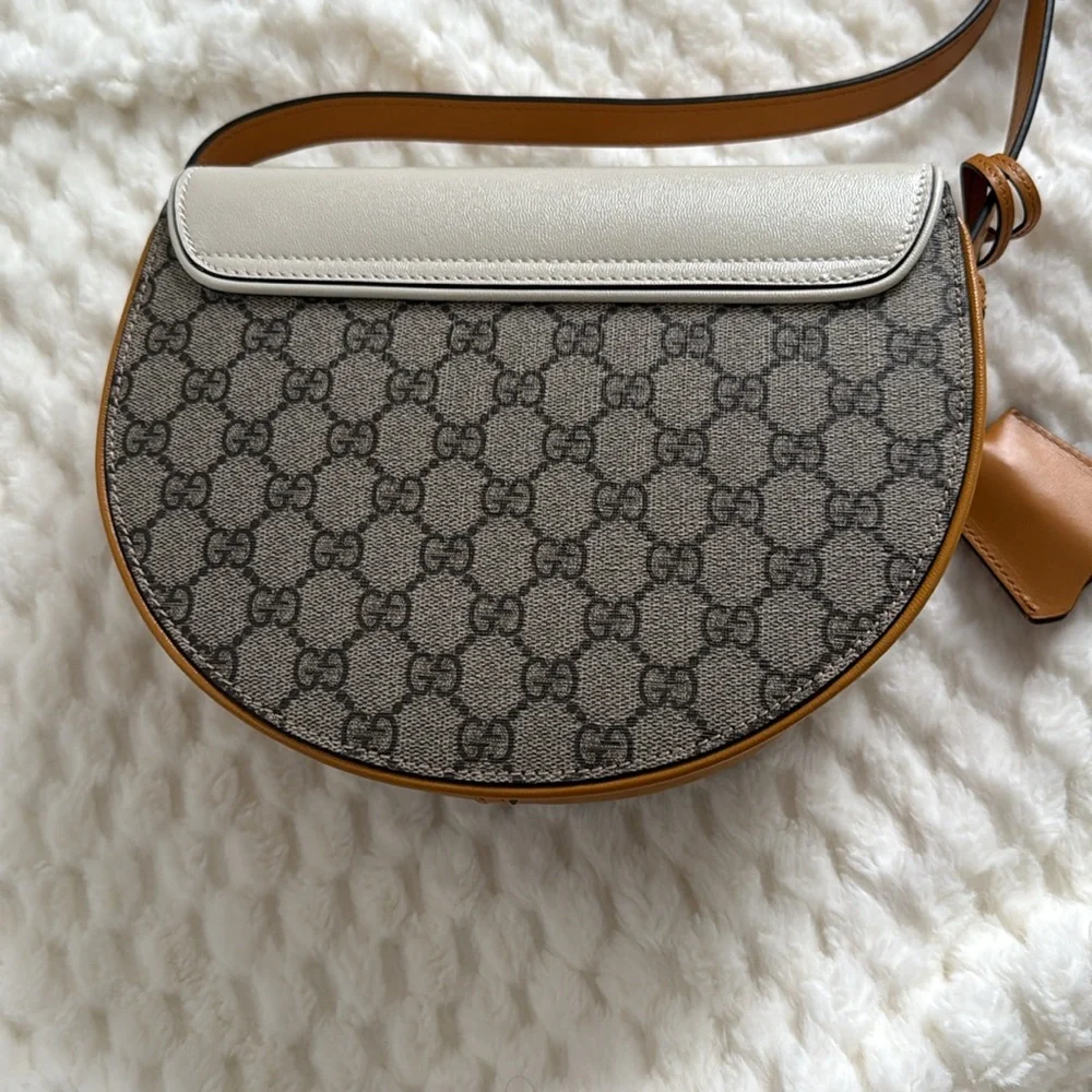 Gucci gg supreme
